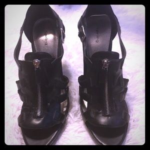 Heels see pictures inter is coming up can be glued